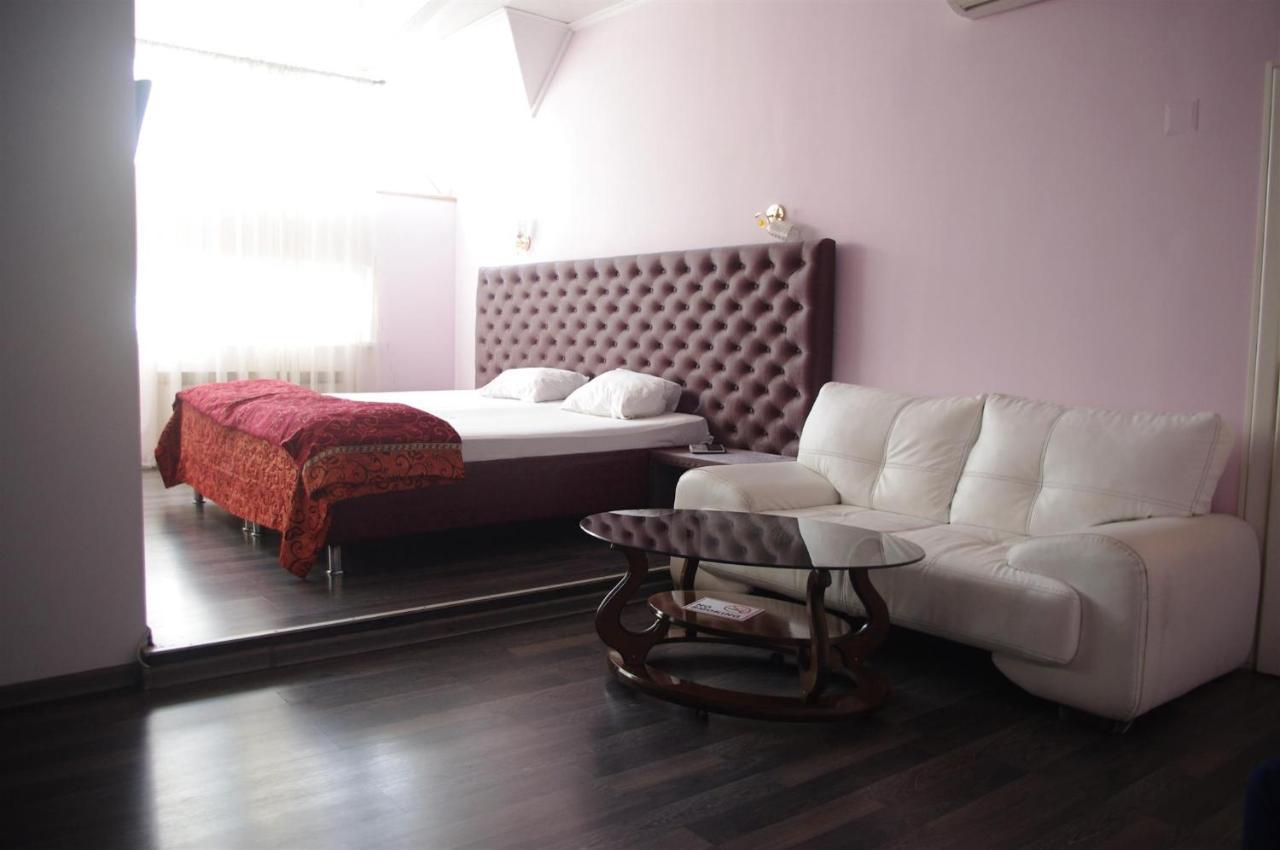 Emperum Nelson Hotel Chisinau Eksteriør bilde